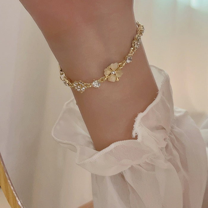 Wholesale Butterfly bracelet with niche design, high-end feel, floral zircon jewelry, versatile, light luxury, exquisite