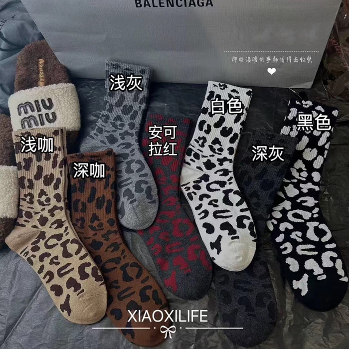 Wholesale Pile socks, mid to long style, fashionable retro outerwear