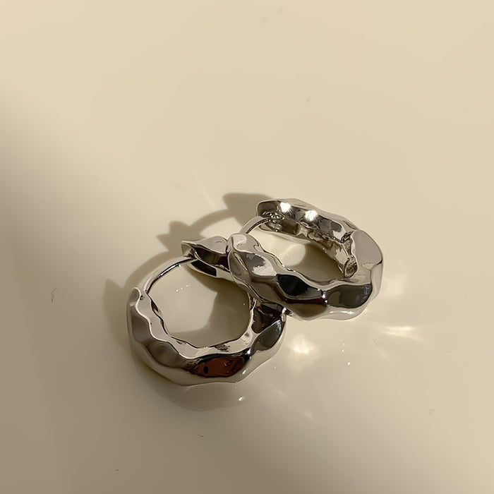 Wholesale Metallic texture small circle ear buckle earrings, light luxury, niche design, high-end retro earrings, ear accessories