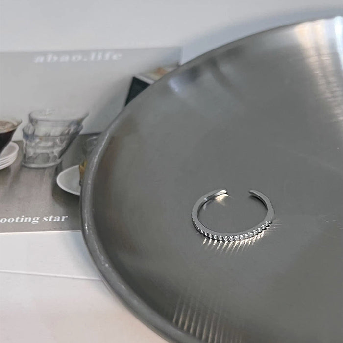 Wholesale Surrounded by stars, this ring features a minimalist and niche design, exuding a versatile temperament. It is a versatile open ring