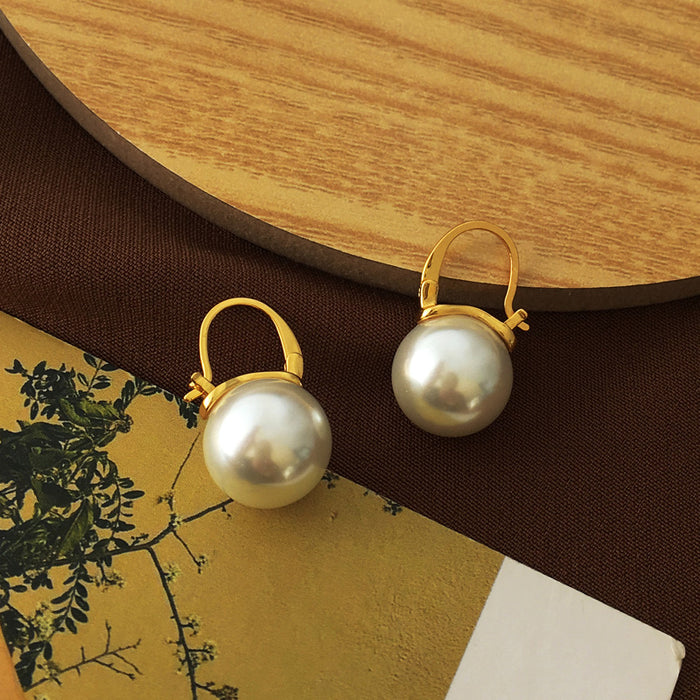 Wholesale Copper plated genuine gold retro temperament pearl earrings elegant lady earrings simple and fashionable earrings