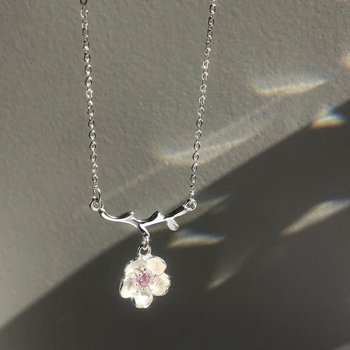 Wholesale Necklace, simple flower pendant, collarbone chain, niche high-end accessory