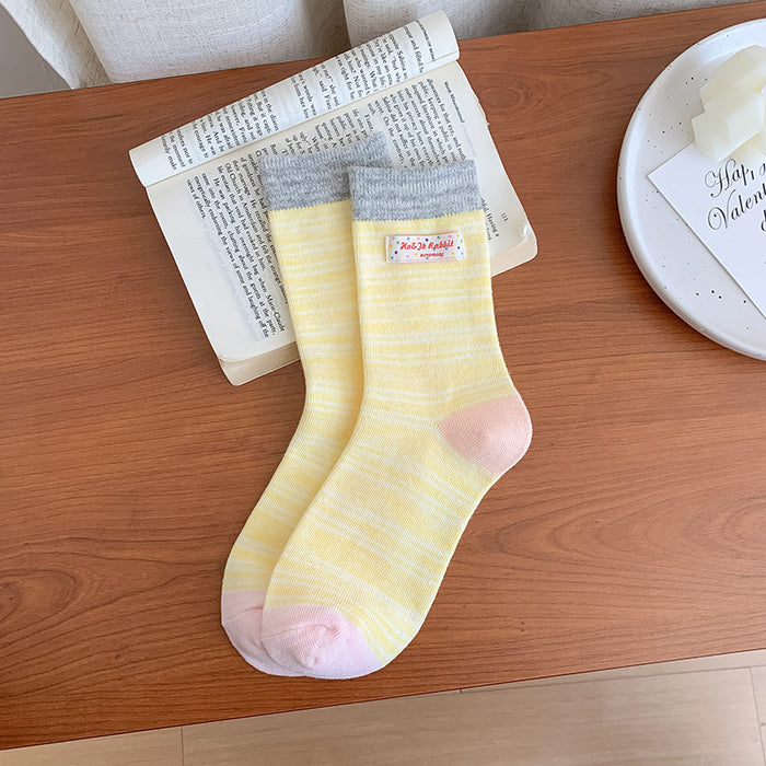Wholesale Socks with striped fabric label, mid tube socks, versatile cotton socks for wearing outside