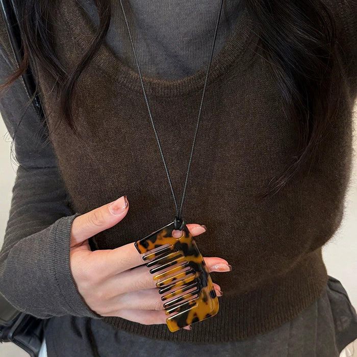 Wholesale Hollow flower heart-shaped necklace sweatshirt chain, fashionable and high-end sweater chain