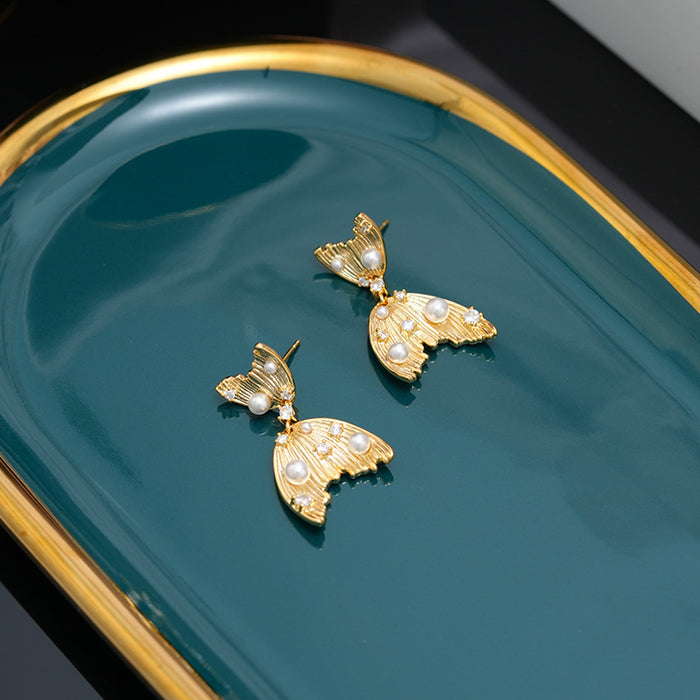 Wholesale Light luxury, personalized design, diamond inlaid, pearl quality, high-end, cool style earrings