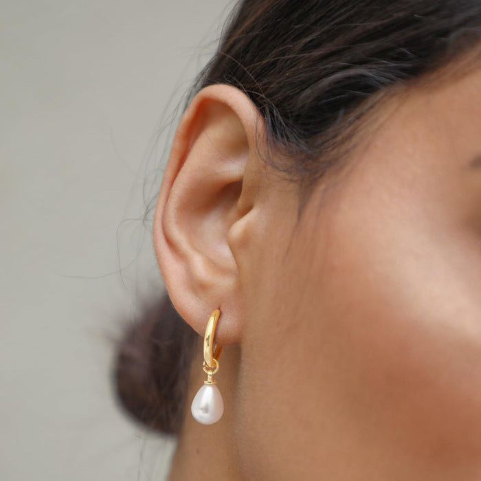 Wholesale French-Style Teardrop Pearl Pendant Earring Set   Clavicle Chain  and Titanium Steel Necklace