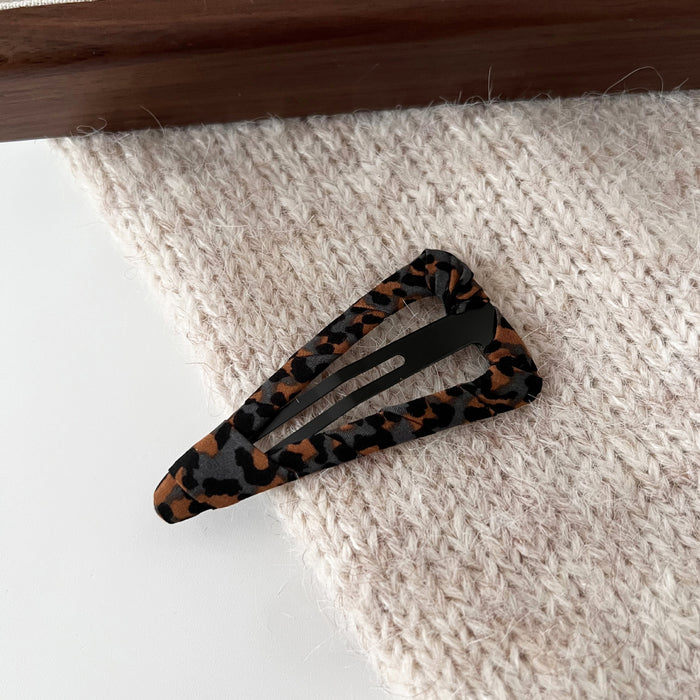 Wholesale Retro leopard print bangs clip, simple and stylish style, edge clip, broken hair clip, hair clip