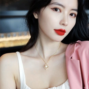 Wholesale Pearl necklace for women in summer, light luxury, niche, high-end design, versatile in autumn and winter