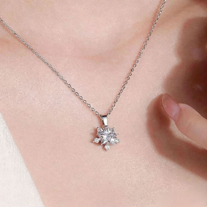 Wholesale Star Snowflake Pendant Necklace Women White Gold Tone Titanium Steel Chic Collarbone Chain Gift Resale