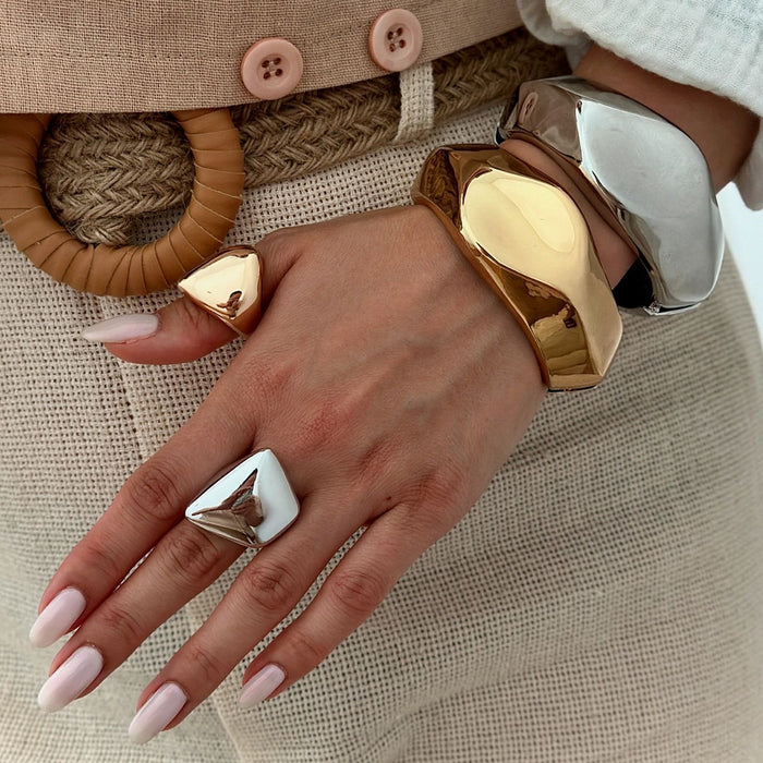 Wholesale Exaggerated jewelry, simple irregular glossy bracelet, personalized alloy round wide open bracelet