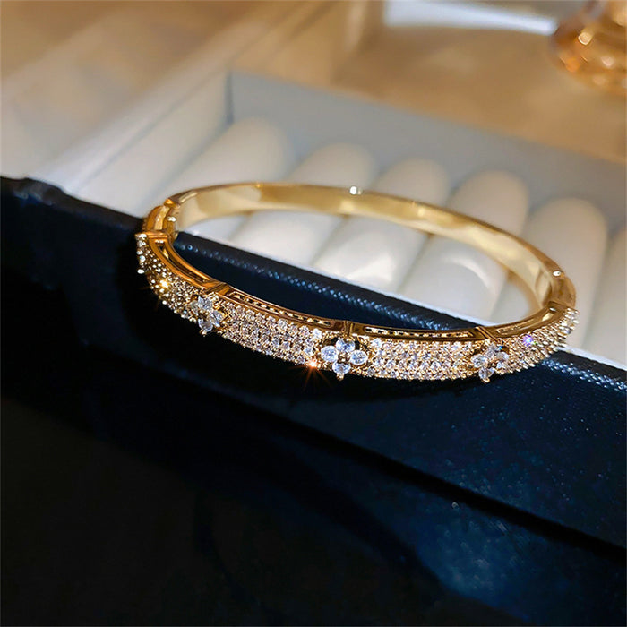 Wholesale Four-Leaf Flower Women's  Zircon Bracelets Full of Diamonds