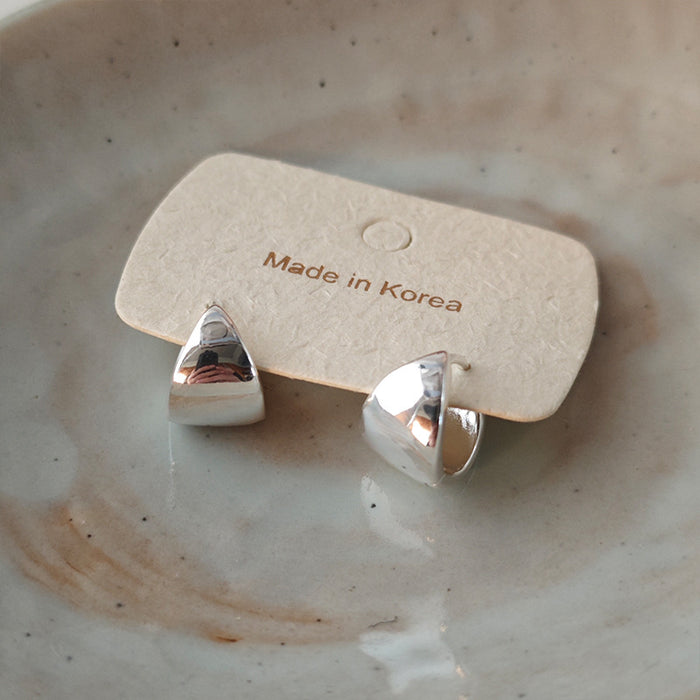 Wholesale Smooth ear buckle, niche design, fashionable and simple temperament, versatile earrings