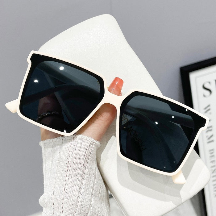 Wholesale Large box sunglasses, trendy street photography, high-end sunglasses