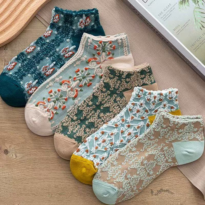 Wholesale Wearing plain cotton socks with a central tube for casual and versatile wear