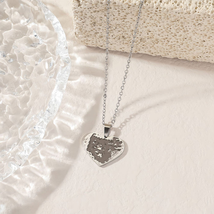 Wholesale Stainless steel heart necklace, light luxury hollow heart-shaped pendant, collarbone chain jewelry wholesale