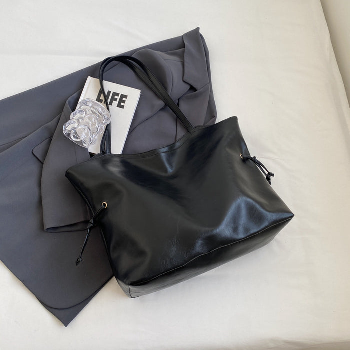 Wholesale Small niche design bag, new casual trend tote bag, large capacity single shoulder crossbody bag