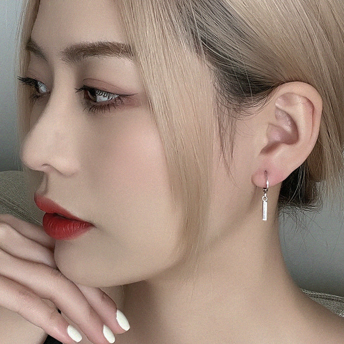 Wholesale Earrings with a simple and cool temperament, a niche design for girls, and geometric ear buckles