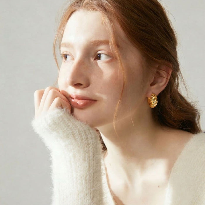 Wholesale Copper Alloy Earrings with Star and Sheep Horn Design,  Fashionable and Simple,  Unique High-End Style,  Versatile Women' s Ear Studs