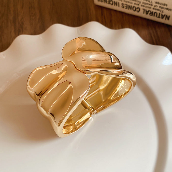 Wholesale Metal bracelet temperament light luxury high sense bracelet niche personality exaggerated jewelry women