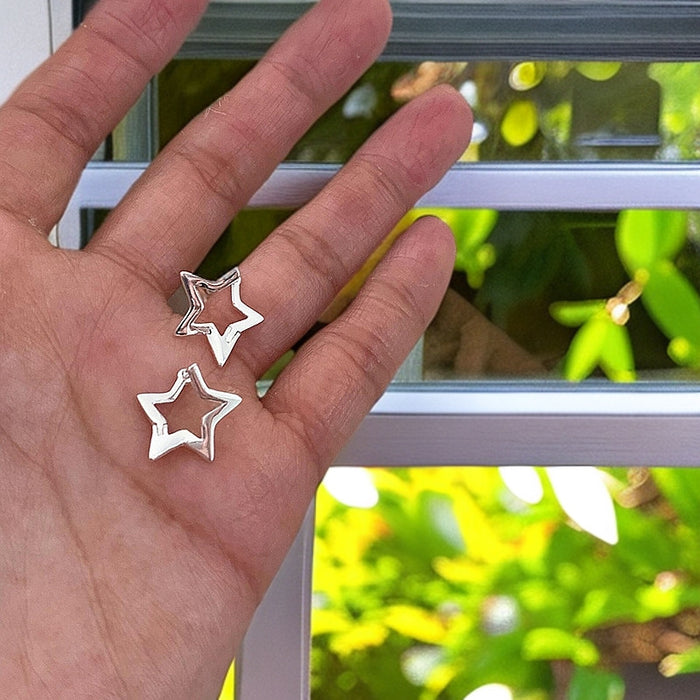 Wholesale Five pointed star earrings, light luxury temperament, commuting earrings, fashionable and versatile, niche earrings