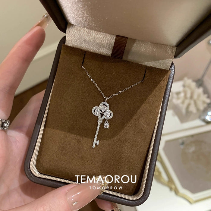 Wholesale Crown Key Pendant Clavicle Chain,  Light Luxury and High-End Feel,  Versatile Silver Jewelry,  New Spring and Summer Necklace
