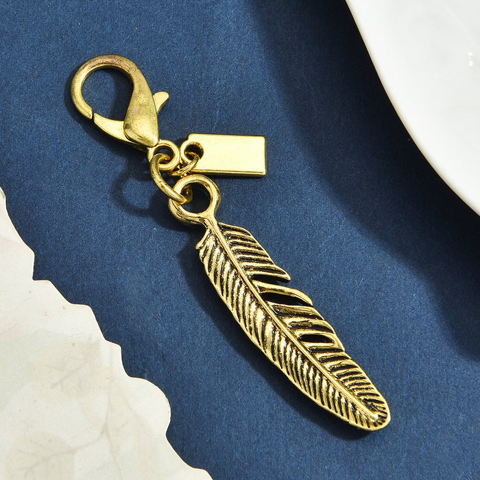 Wholesale Multi Style Dinosaur Clover Heart Animal Gold Alloy Keychain Pendant Fashion Jewelry Accessory