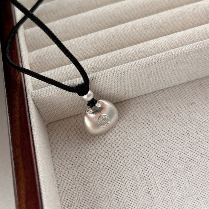 Wholesale The necklace design is niche and versatile, suitable for couples. The pendant features a simple and trendy necklace