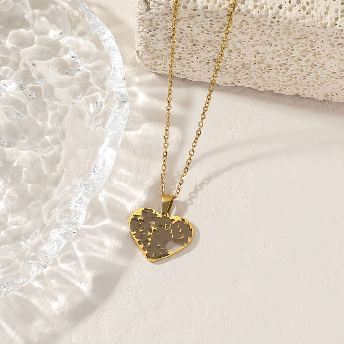 Wholesale Stainless steel heart necklace, light luxury hollow heart-shaped pendant, collarbone chain jewelry wholesale