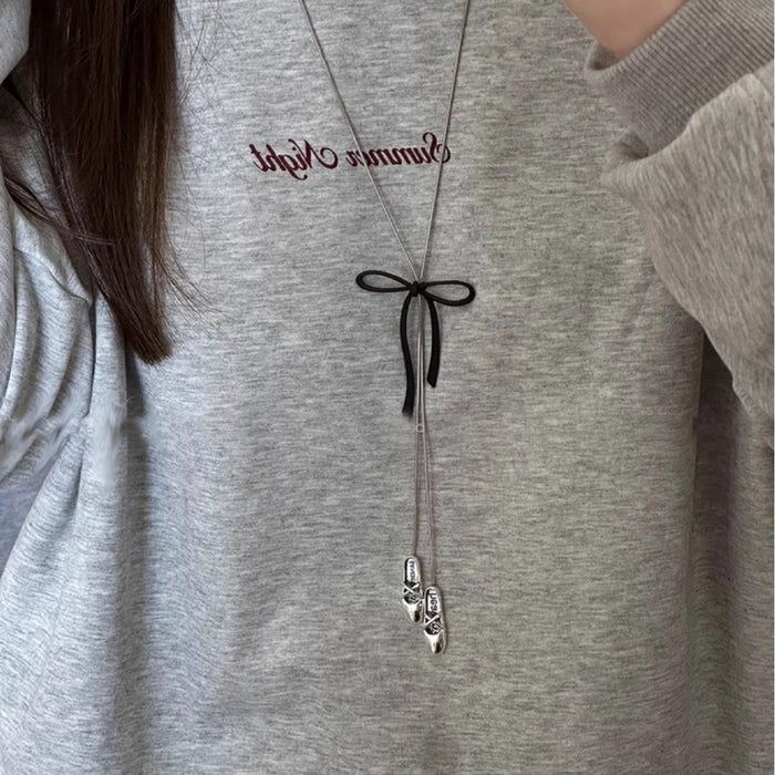 Wholesale Black bow pendant necklace with a sense of design, long sweater chain