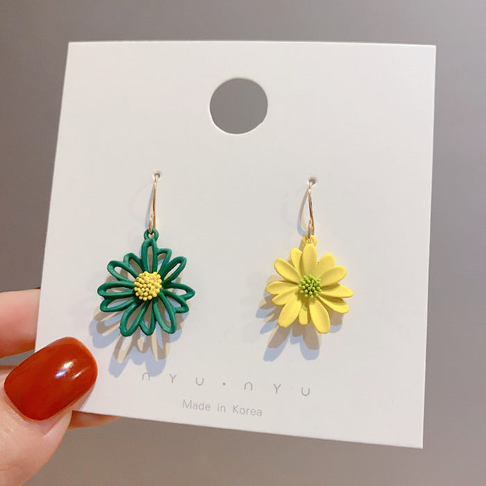 Jewelry WholesaleWholesale asymmetric small daisy earrings flower earrings s925 silver needle JDC-ES-HanK004 Earrings 韩蔻 %variant_option1% %variant_option2% %variant_option3%  Factory Price JoyasDeChina Joyas De China