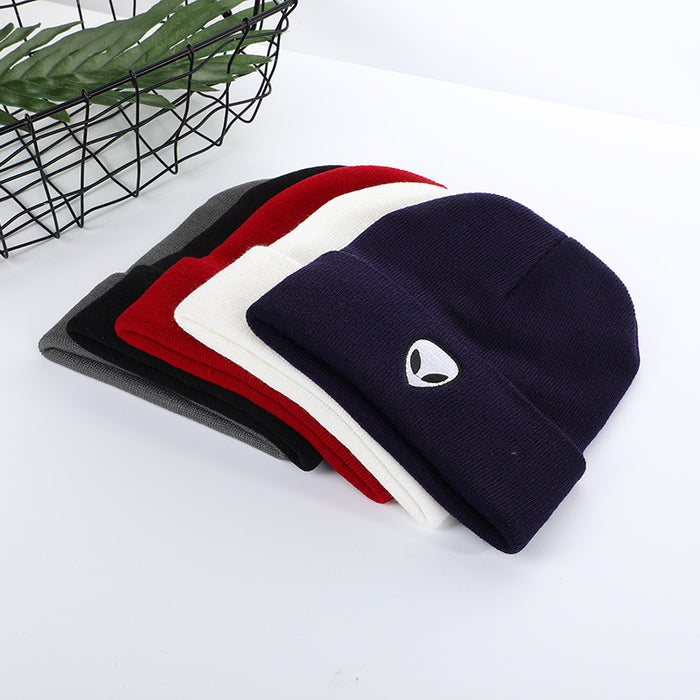 Wholesale knitted hat dome autumn and winter knitted woolen hat alien embroidered hat MOQ≥2 JDC-FH-YueH008