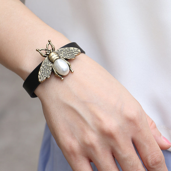 Wholesale Alloy Little Bee PU Leather Pearl Bracelet JDC-BT-QiN003