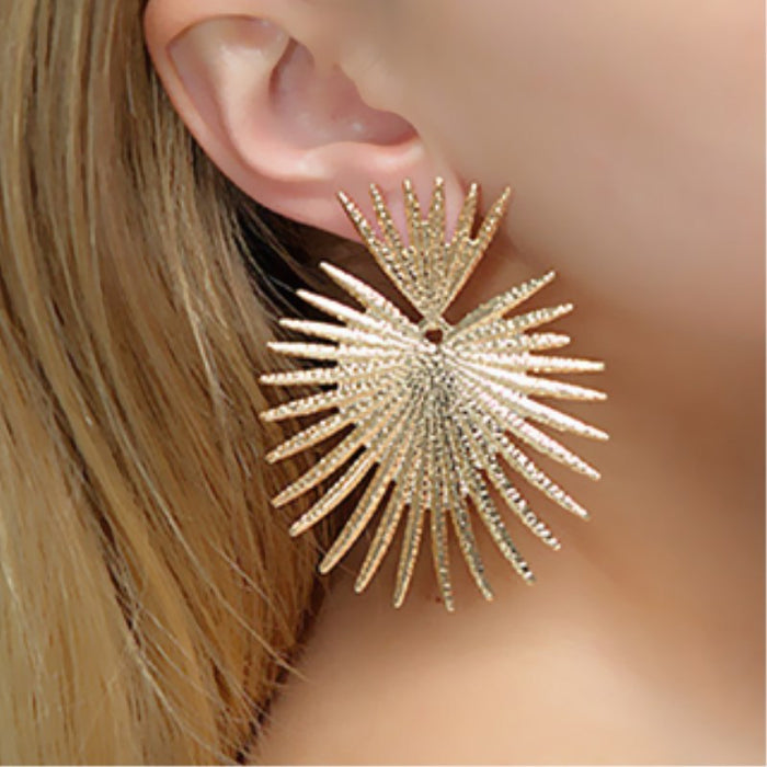 Wholesale Earrings Metal Exaggerated Scallop MOQ≥2 JDC-ES-GYUE002