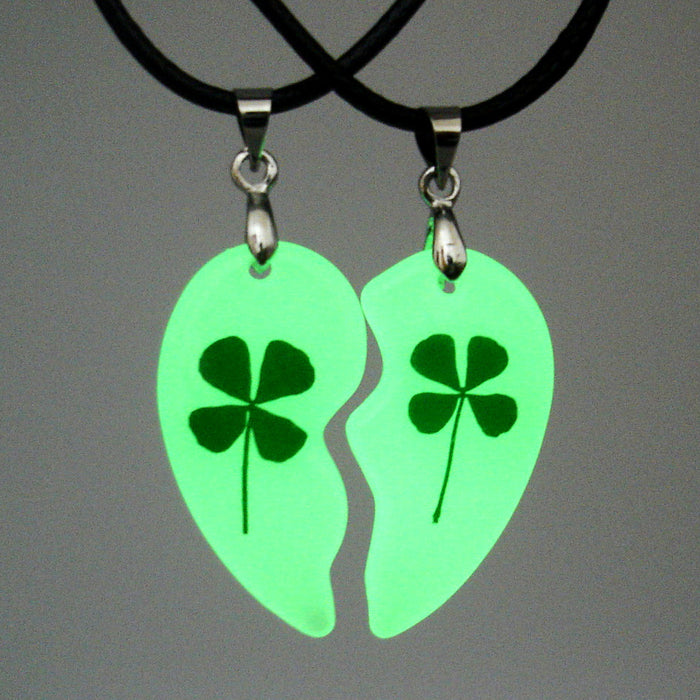 Wholesale Handmade Epoxy Luminous Dried Flower Clover Clover Couple Pendant Necklace JDC-NE-AWei001