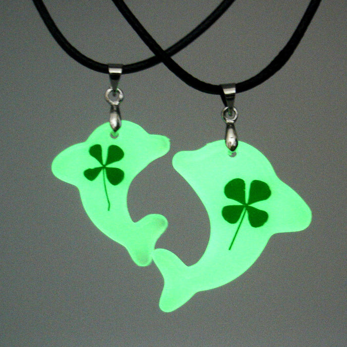 Wholesale Handmade Epoxy Luminous Dried Flower Clover Clover Couple Pendant Necklace JDC-NE-AWei001