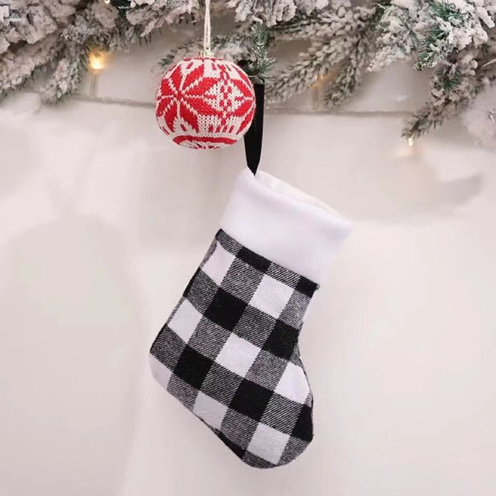 Wholesale Gift Bags Linen Christmas Socks Red and Black Plaid Children's Candy Bags MOQ≥2 JDC-GB-MinG003