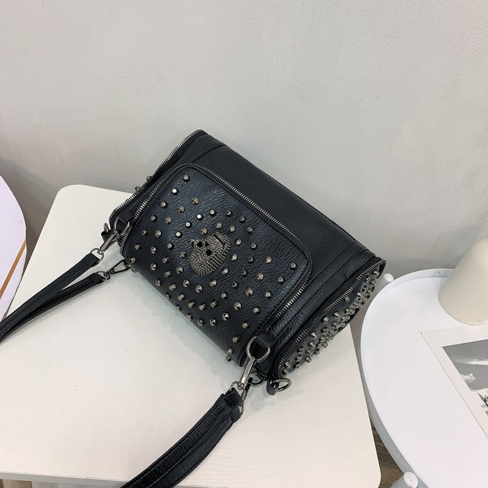 Wholesale Shoulder Bag PU Skull Rivet Pillow Bag Diagonal Cross MOQ≥3 JDC-SD-Shangj002