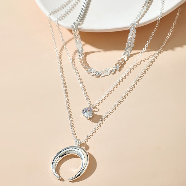 Bulk Jewelry Wholesale silver alloy horn moon fishbone diamond necklace JDC-NE-C090 Wholesale factory from China YIWU China